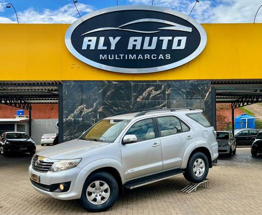 TOYOTA HILUX 2.7 SR 4X2 CD 16V FLEX 4P AUTOMÁTICO TOYOTA HILUX 2.7 SR 4X2 CD 16V FLEX 4P AUTOMÁTICO